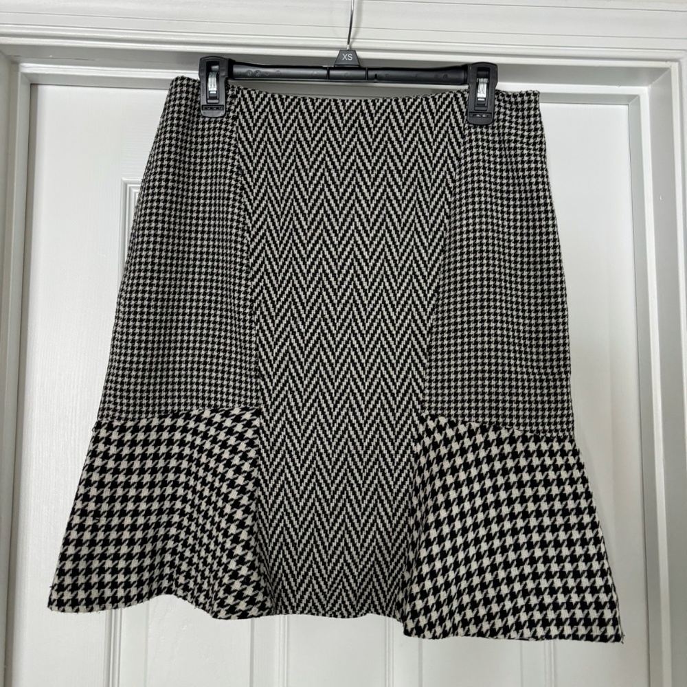 Ann Taylor Tulip Flare Hem Houndstooth Skirt Size 6